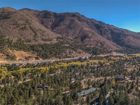 Mountain ridge above highway, evergreen forest Mountain ridge and pine forests near Cascade‑Chipita Park, a popular rental destination managed by nestago®.