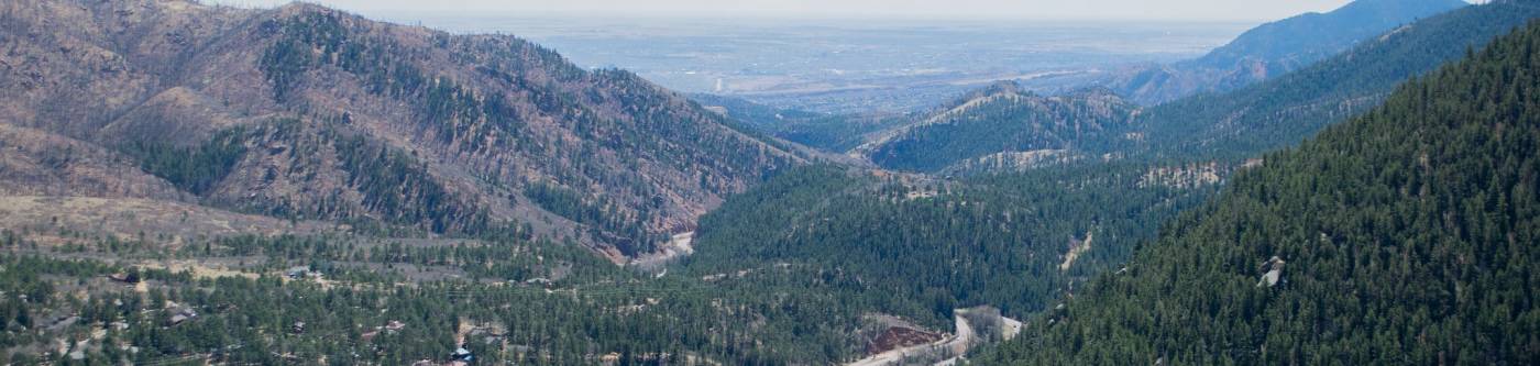 Aerial view of Cascade‑Chipita Park valley, scenic short‑term rental area managed by nestago®.